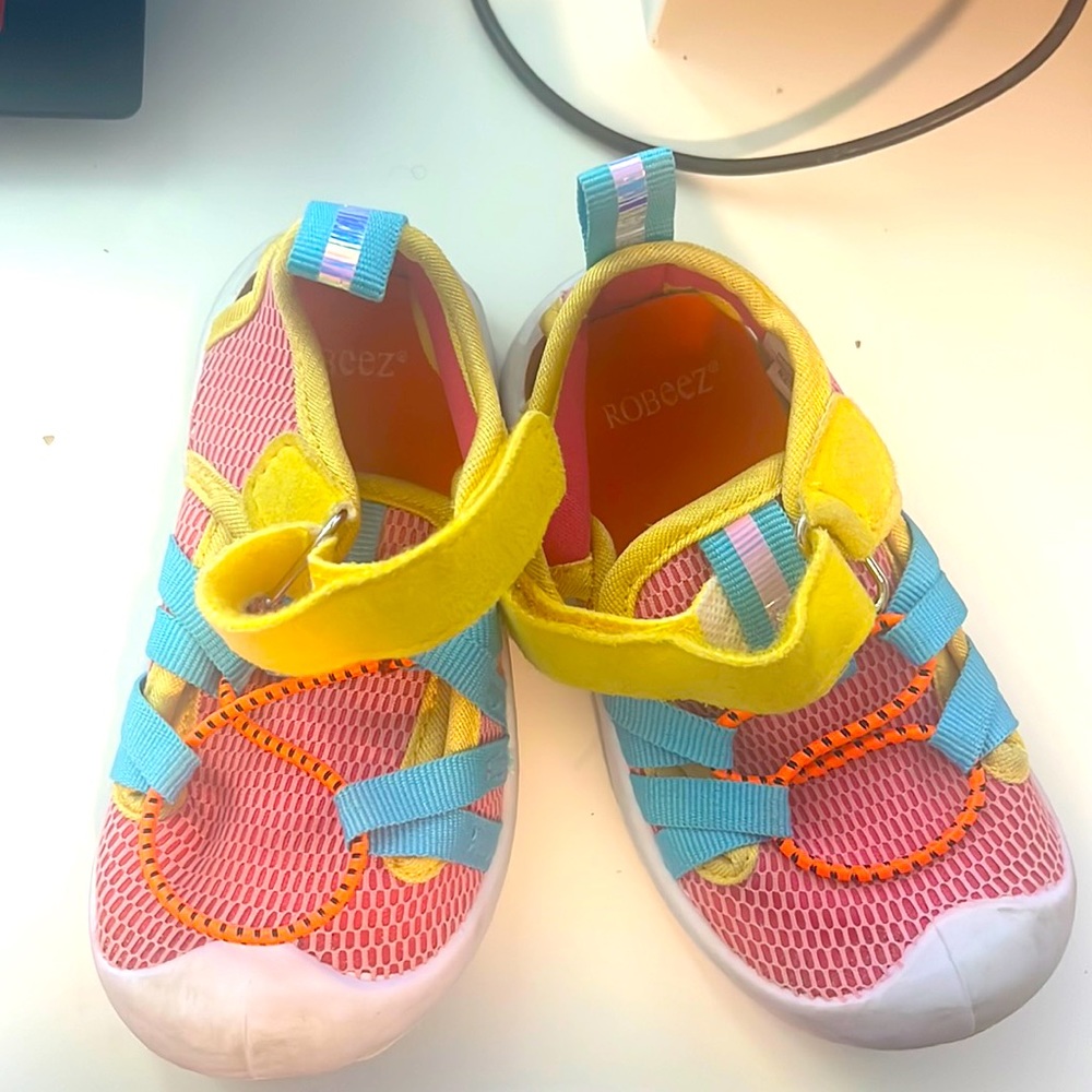 Robeez multi-color toddler watershoes toddler size 6